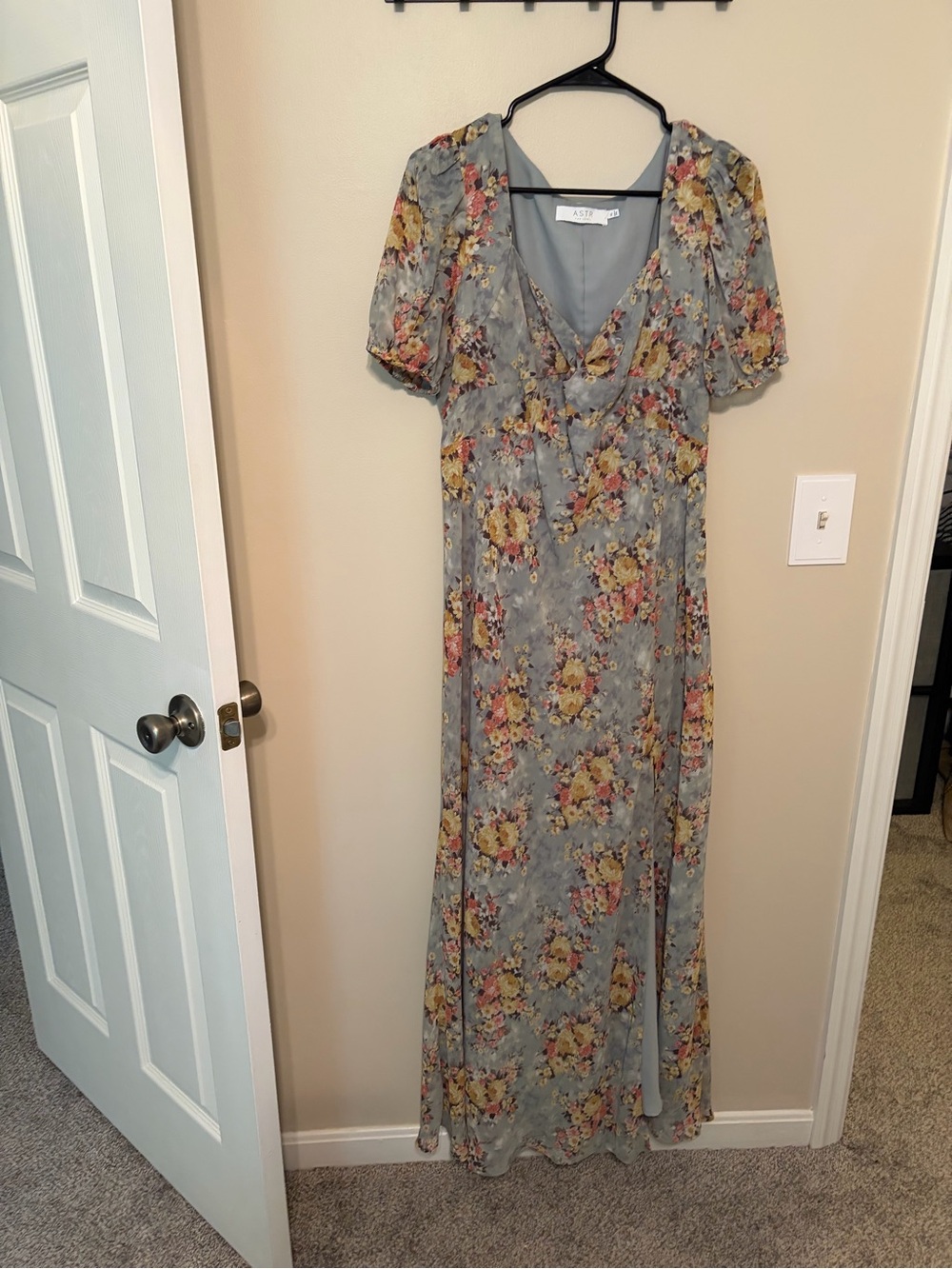 Astr Floral V-Neck Maxi Dress in Light green
